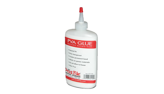 PVA ماده است بدون رنگ و بو که در چسب استفاده می شود و در نجاری ها کاربرد بسیاری دارد. این چسب ارزان است و به راحتی در بازار پیدا می شود.